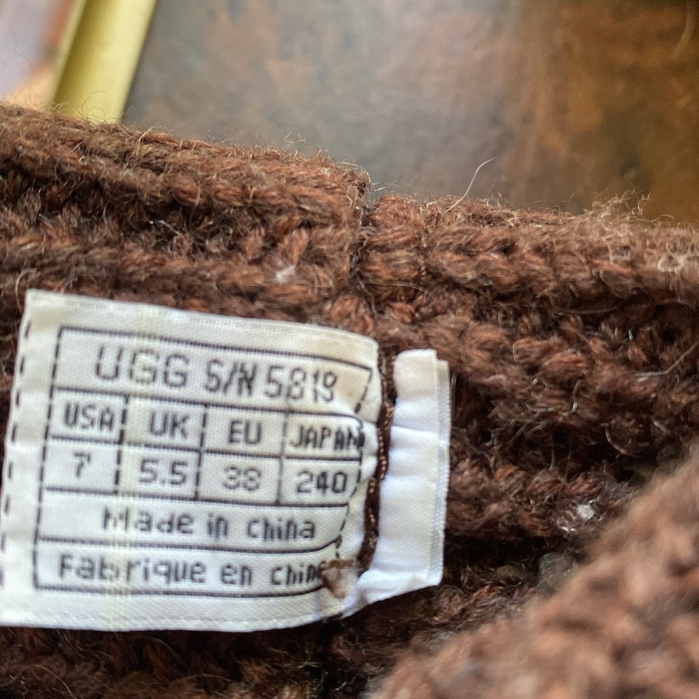 UGG Classic Cardy brown Button-Up Boots #5819 size 7 - Picture 7 of 8
